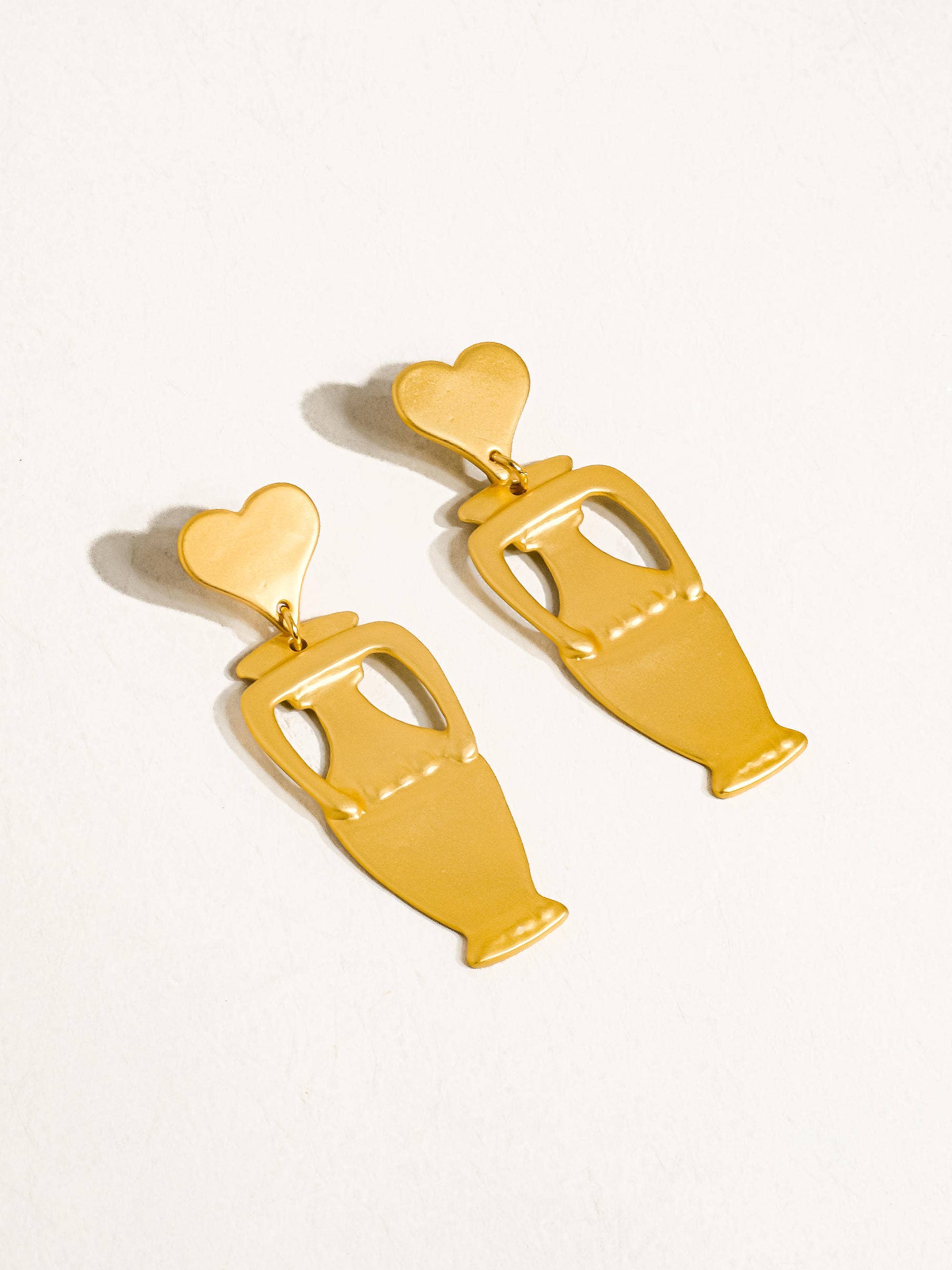 Gaby 18K Gold Vintage Heart Vase Earring