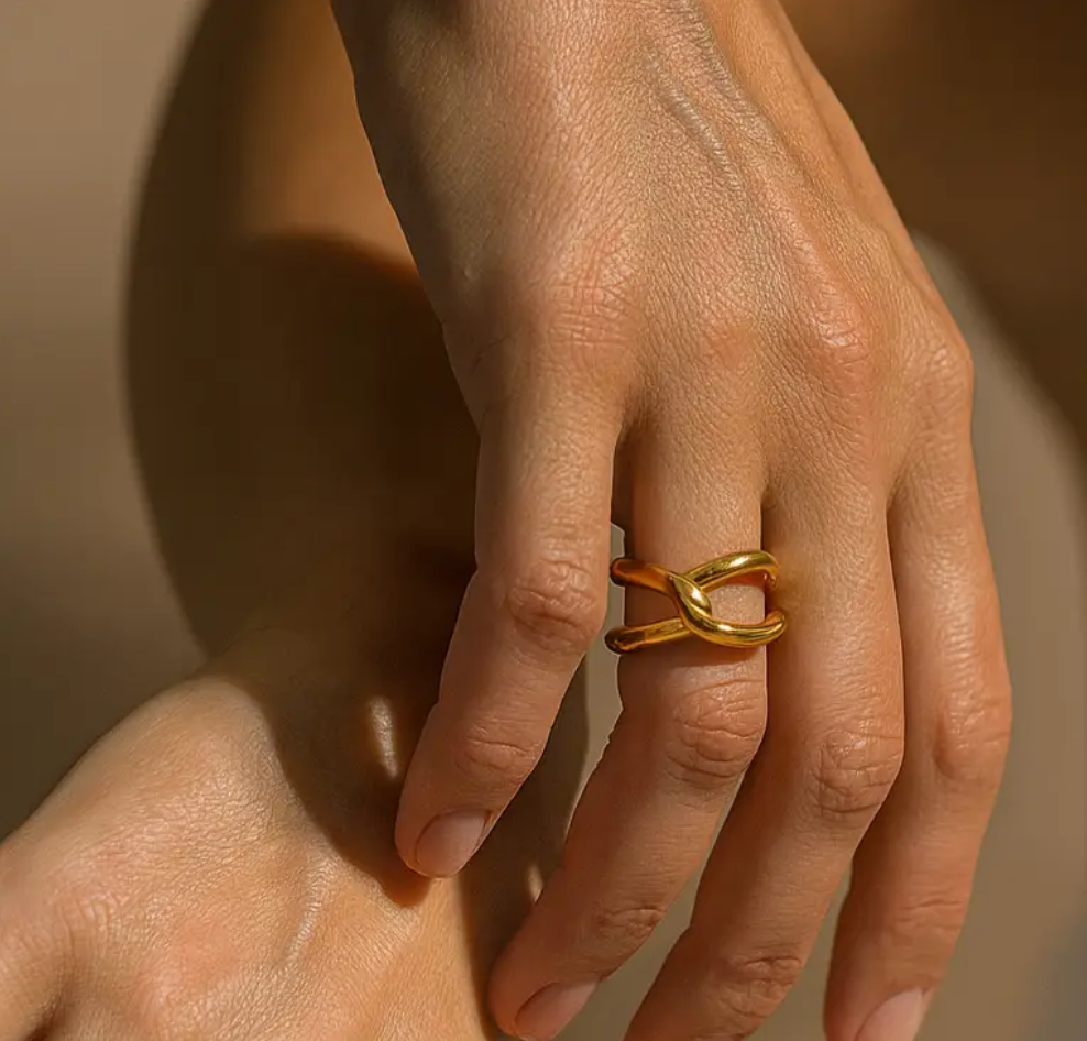 Sculptural Cross Ring 18k Gold
